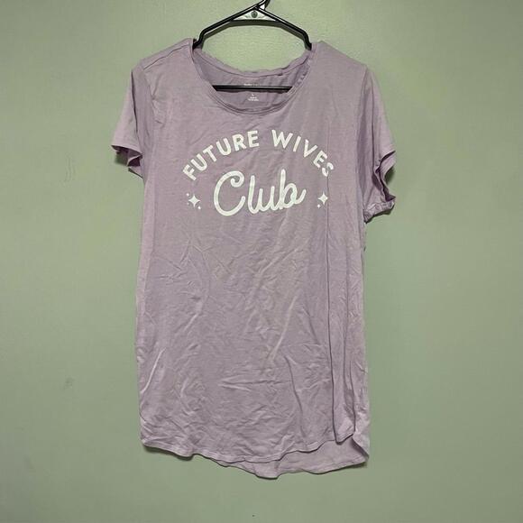 Tops - Lavender “future wives club” Graphic Tee women’s size Large